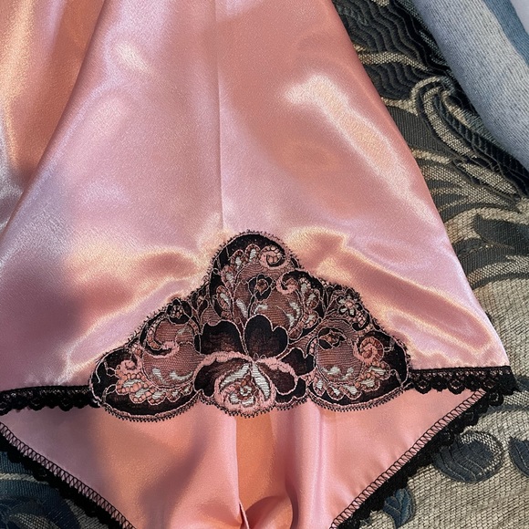 Fantasies by Morgan Taylor Exquisite Peignoir Set - Picture 5 of 7